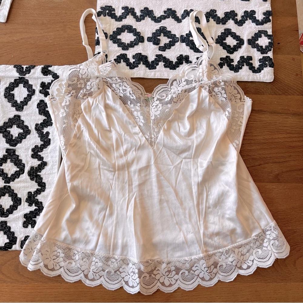 Vintage Made in USA Maidenform Cream Camisole Lace Detail union made size 34